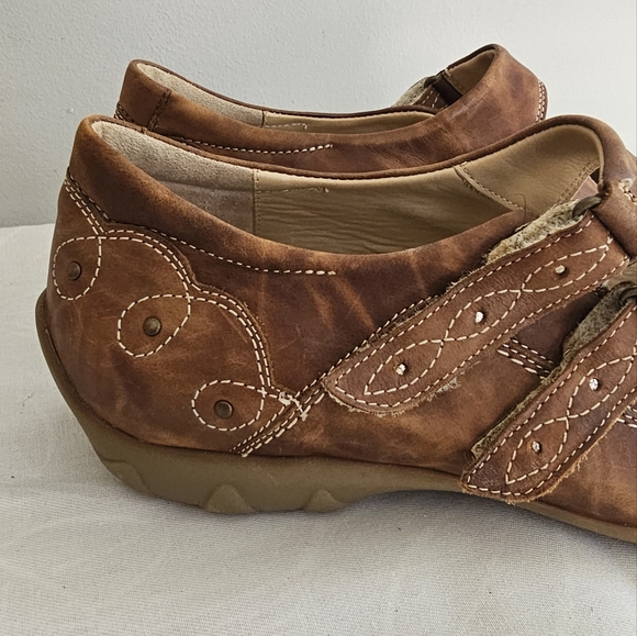 DUREA Womens Brown Leather Embroidered Iris Mary Jane Walking Shoes Sz 5 1/2 - Picture 2 of 9